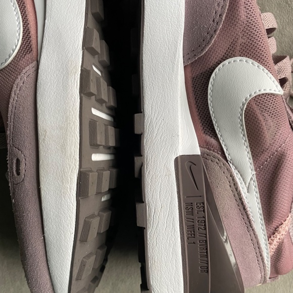 Nike Waffle One Big Kids size 5 - Picture 3 of 8